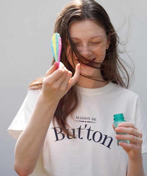BUT'TON（ボッタン）の「Logo Crop T-Shirts (Ivory)（Tシャツ/カットソー・レディース・その他・FREE）」の3枚目の写真