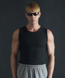 PHERMENON（フェルメノン）の「マッスルフィットシンボル無地スリーブレス - ブラック（Tシャツ/カットソー）」