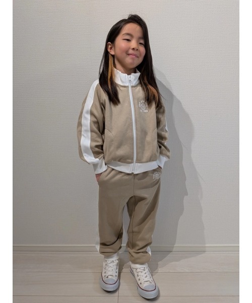 GAP（ギャップ）の「リラックスフィットGAPアスレチックロゴジップアップトラックジャケット（キッズ）（スウェット・キッズ・ネイビー/ベージュ・110cm/160cm/140cm/130cm/150cm/120cm）」の4枚目の写真