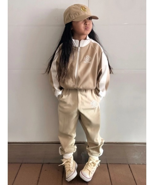 GAP（ギャップ）の「リラックスフィットGAPアスレチックロゴジップアップトラックジャケット（キッズ）（スウェット・キッズ・ネイビー/ベージュ・110cm/160cm/140cm/130cm/150cm/120cm）」の5枚目の写真