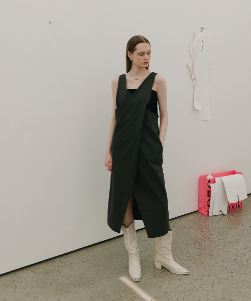 320SHOWROOM(320ショールーム)の「Two-Way Wrap Sleeveless Long Linen Dress Charcoal(ワンピース・レディース・その他・ONE SIZE)」の3枚目の写真