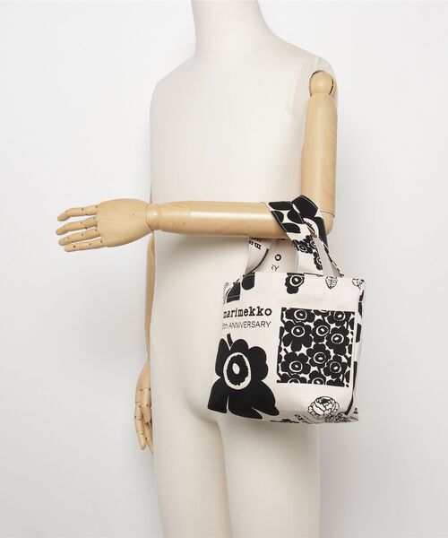 marimekko(マリメッコ)の「【Marimekko 75Th Anniversary】《JAPAN EXCLUSIVE》《kioski》 Je Nyytti / tote bag(トートバッグ・レディース・ブラック・FREE)」の10枚目の写真