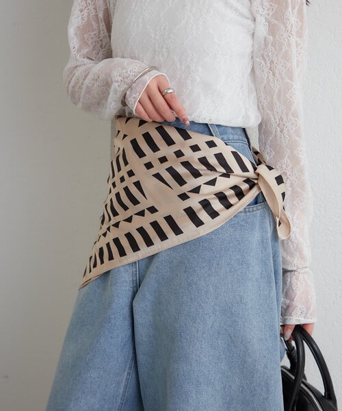 mystic（ミスティック）の「ジオメトリック柄 スカーフ（バンダナ/スカーフ・レディース・ベージュ・ONE SIZE）」の2枚目の写真