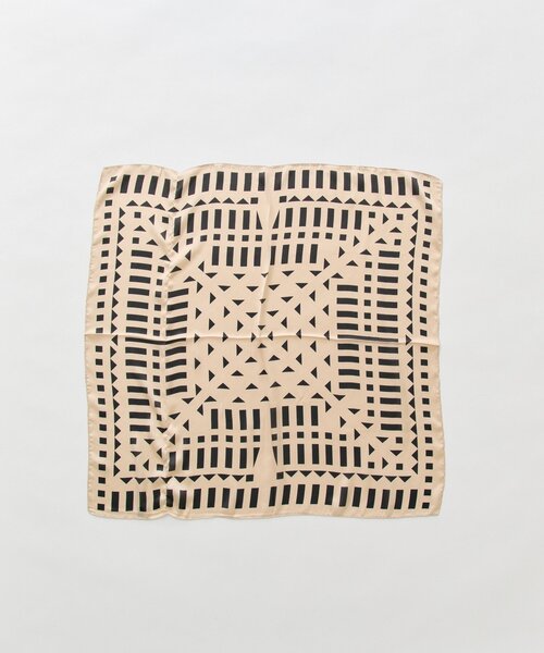 mystic（ミスティック）の「ジオメトリック柄 スカーフ（バンダナ/スカーフ・レディース・ベージュ・ONE SIZE）」の9枚目の写真