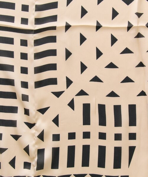 mystic（ミスティック）の「ジオメトリック柄 スカーフ（バンダナ/スカーフ・レディース・ベージュ・ONE SIZE）」の10枚目の写真