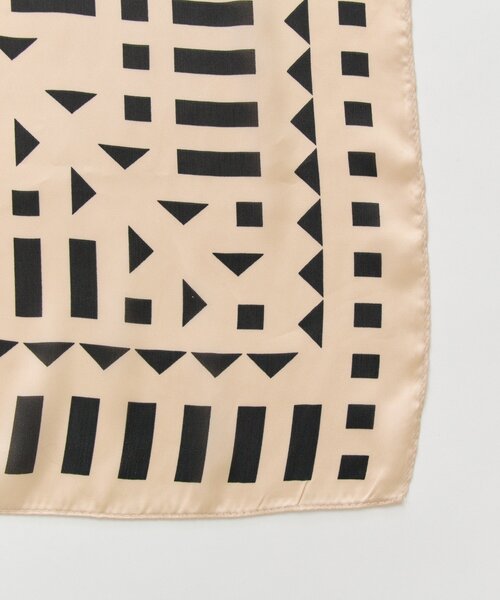 mystic（ミスティック）の「ジオメトリック柄 スカーフ（バンダナ/スカーフ・レディース・ベージュ・ONE SIZE）」の11枚目の写真