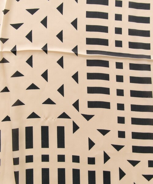 mystic（ミスティック）の「ジオメトリック柄 スカーフ（バンダナ/スカーフ・レディース・ベージュ・ONE SIZE）」の12枚目の写真