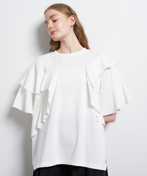 LANVIN en Bleu(ランバンオンブルー)の「アシンメフリルカットソー(Tシャツ/カットソー・レディース・ブラック/カーキ/オフホワイト・38)」の2枚目の写真