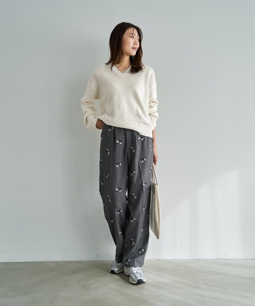 STYLE DELI（スタイルデリ）の「エンブロイダリータックパンツ（その他パンツ・レディース・グレー/ブラウン・02/01）」の3枚目の写真