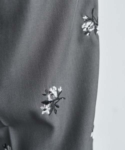 STYLE DELI（スタイルデリ）の「エンブロイダリータックパンツ（その他パンツ・レディース・グレー/ブラウン・02/01）」の4枚目の写真