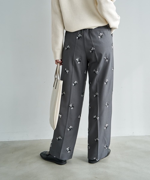 STYLE DELI（スタイルデリ）の「エンブロイダリータックパンツ（その他パンツ・レディース・グレー/ブラウン・02/01）」の6枚目の写真