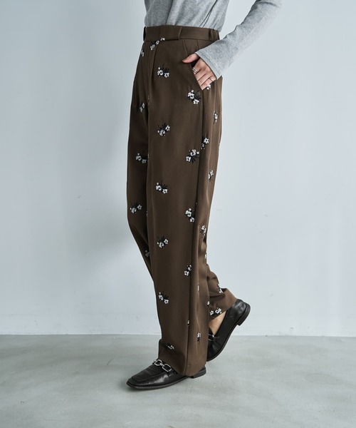 STYLE DELI（スタイルデリ）の「エンブロイダリータックパンツ（その他パンツ・レディース・グレー/ブラウン・02/01）」の8枚目の写真