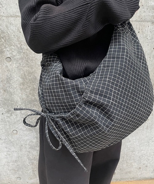 グラフチェック柄ワンショルダーボディバッグ（ボディバッグ/ウエスト