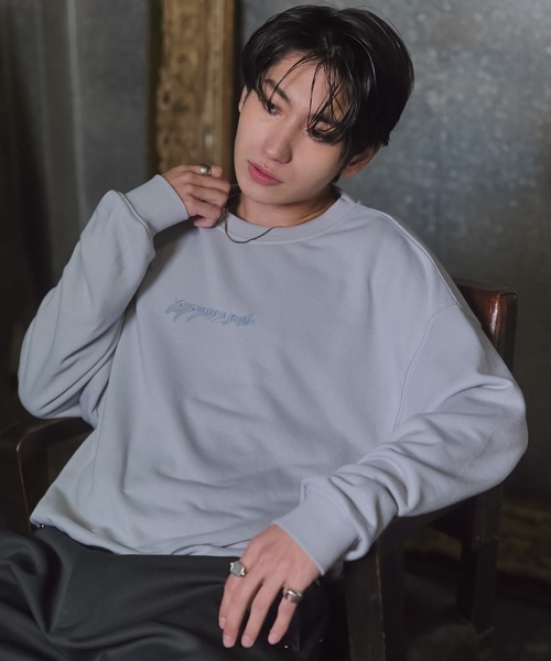 Confirm（コンファーム）の「『Confirm』 Logo Embroidery Crew Sweat / 『Confirm』ロゴ刺繍クルースウェット メンズ レディース ユニセックス（スウェット・メンズ・チャコールグレー/ブラック/スカイブルー・M/L）」の3枚目の写真