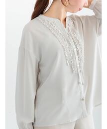 Te chichi（テチチ）の「フロントフリルキーネックブラウス（シャツ/ブラウス）」