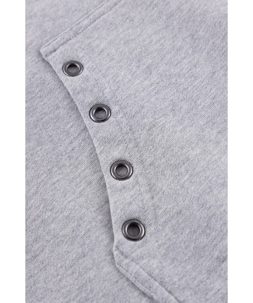 SUPPLIER(サプライヤー)の「ジップフーディ|Fire Tribal Leather Patch Zip Hoodie|SUPPLIER(パーカー・メンズ・グレー/ブラック・LARGE/X-LARGE/SMALL/MEDIUM/XX-LARGE)」の7枚目の写真