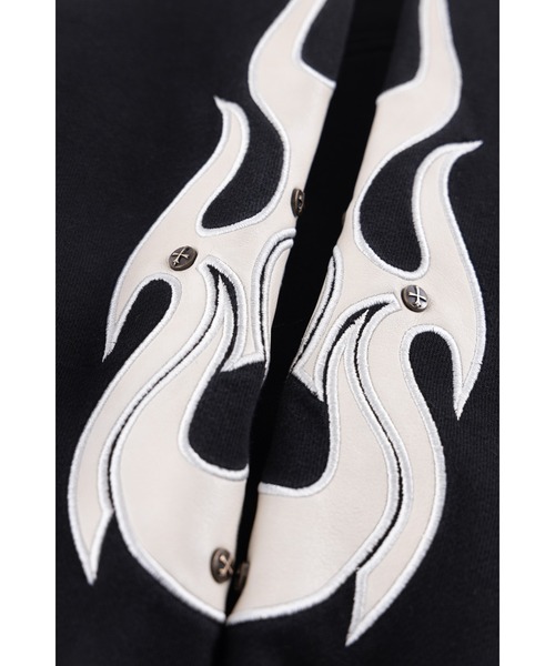 SUPPLIER(サプライヤー)の「ジップフーディ|Fire Tribal Leather Patch Zip Hoodie|SUPPLIER(パーカー・メンズ・グレー/ブラック・LARGE/X-LARGE/SMALL/MEDIUM/XX-LARGE)」の11枚目の写真