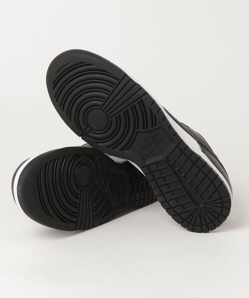 NIKE(ナイキ)の「DUNK LOW RETRO(スニーカー・メンズ・ホワイト×ブラック・26.0cm/26.5cm/27.0cm/27.5cm/28.0cm/25.5cm/28.5cm/29.0cm)」の3枚目の写真