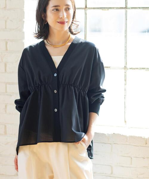 OPAQUE.CLIP（オペークドットクリップ）の「ブラウス風Vネックカーディガン【洗濯機OK】（カーディガン/ボレロ・レディース・ブラック/グレー/オフホワイト・40/38）」の4枚目の写真