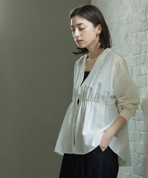 OPAQUE.CLIP（オペークドットクリップ）の「ブラウス風Vネックカーディガン【洗濯機OK】（カーディガン/ボレロ・レディース・ブラック/グレー/オフホワイト・40/38）」の8枚目の写真