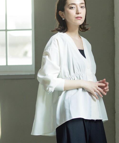 OPAQUE.CLIP（オペークドットクリップ）の「ブラウス風Vネックカーディガン【洗濯機OK】（カーディガン/ボレロ・レディース・ブラック/グレー/オフホワイト・40/38）」の10枚目の写真