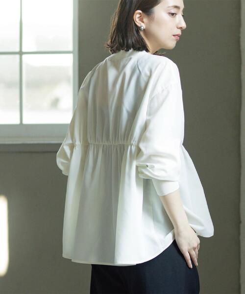 OPAQUE.CLIP（オペークドットクリップ）の「ブラウス風Vネックカーディガン【洗濯機OK】（カーディガン/ボレロ・レディース・ブラック/グレー/オフホワイト・40/38）」の11枚目の写真