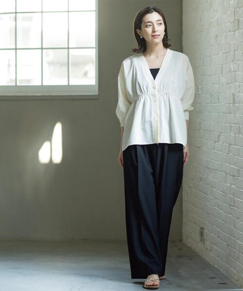 OPAQUE.CLIP（オペークドットクリップ）の「ブラウス風Vネックカーディガン【洗濯機OK】（カーディガン/ボレロ・レディース・ブラック/グレー/オフホワイト・40/38）」の12枚目の写真