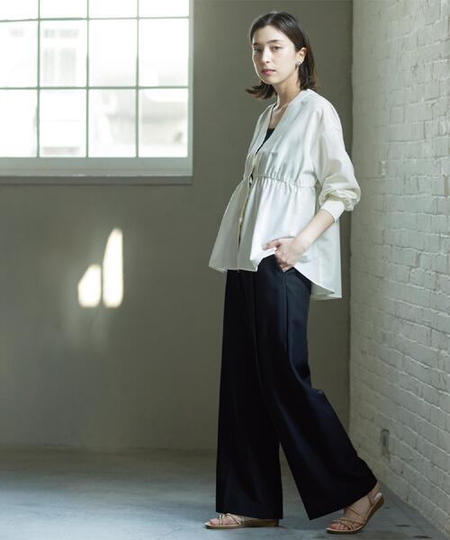 OPAQUE.CLIP（オペークドットクリップ）の「ブラウス風Vネックカーディガン【洗濯機OK】（カーディガン/ボレロ・レディース・ブラック/グレー/オフホワイト・40/38）」の13枚目の写真