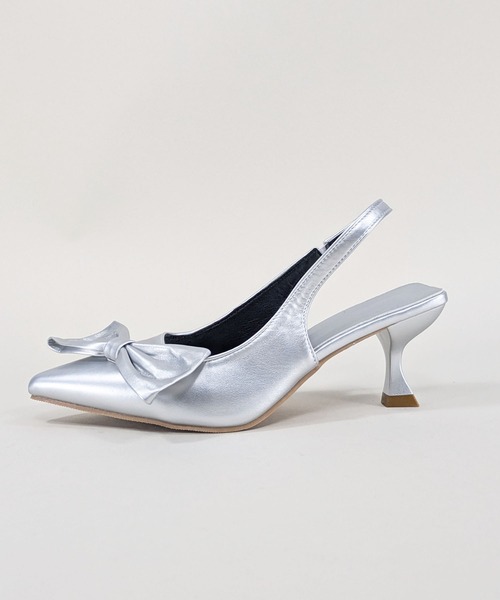 styiro(スタイロ)の「リボン ヒール ポインテッド トゥ バックストラップパンプス(パンプス・レディース・シルバー・37)」の3枚目の写真