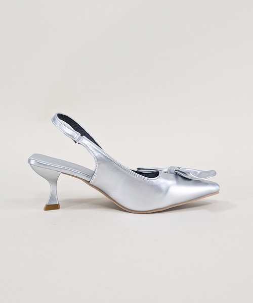 styiro(スタイロ)の「リボン ヒール ポインテッド トゥ バックストラップパンプス(パンプス・レディース・シルバー・37)」の5枚目の写真