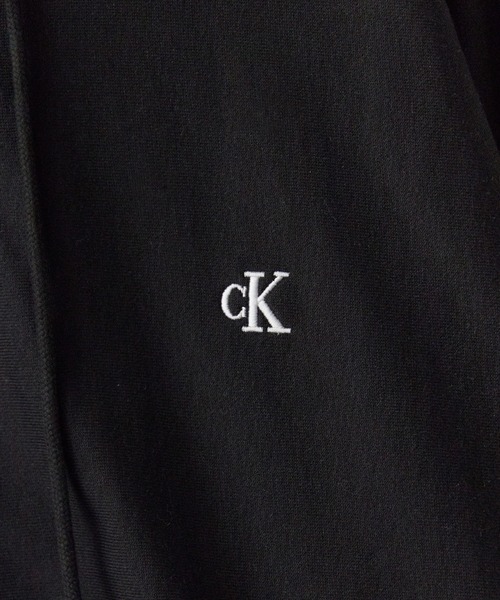 Calvin Klein（カルバン・クライン）の「Calvin Klein/カルバンクライン パーカー - ロングスリーブテリーモノグラムパーカー JUNG KOOK / ジョングク着用商品 フルジップパーカー シンプル 2026年春夏（パーカー・メンズ・ブラック/グレー・M/L/XL）」の10枚目の写真