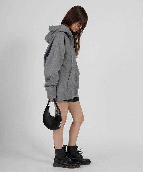 Calvin Klein（カルバン・クライン）の「Calvin Klein/カルバンクライン パーカー - ロングスリーブテリーモノグラムパーカー JUNG KOOK / ジョングク着用商品 フルジップパーカー シンプル 2026年春夏（パーカー・メンズ・ブラック/グレー・M/L/XL）」の17枚目の写真