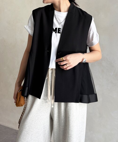 DouDou（ドゥドゥ）の「【WEB限定】バックチュール重ねベスト（ベスト・レディース・ベージュ/ブラック・FREE）」の2枚目の写真