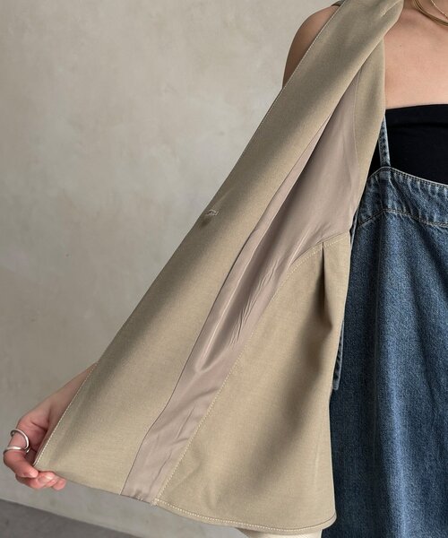 DouDou（ドゥドゥ）の「【WEB限定】バックチュール重ねベスト（ベスト・レディース・ベージュ/ブラック・FREE）」の3枚目の写真