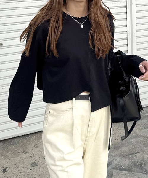 ISOOK(アイスー)の「裾デザインカットクロップドロンT(chiica select) / 長袖 シンプルTシャツ 無地 ロンT ショート丈 アシンメトリー 白T 黒T 秋服 秋トップス(Tシャツ/カットソー・レディース・ブラック/ホワイト・FREE)」の13枚目の写真