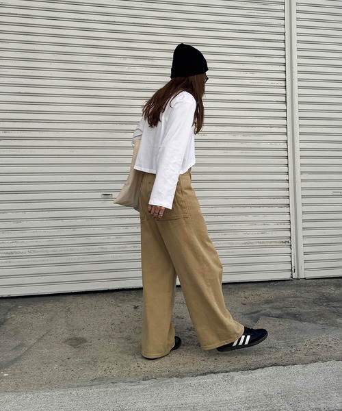 ISOOK(アイスー)の「裾デザインカットクロップドロンT(chiica select) / 長袖 シンプルTシャツ 無地 ロンT ショート丈 アシンメトリー 白T 黒T 秋服 秋トップス(Tシャツ/カットソー・レディース・ブラック/ホワイト・FREE)」の8枚目の写真