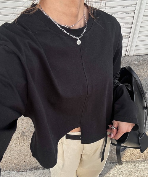 ISOOK(アイスー)の「裾デザインカットクロップドロンT(chiica select) / 長袖 シンプルTシャツ 無地 ロンT ショート丈 アシンメトリー 白T 黒T 秋服 秋トップス(Tシャツ/カットソー・レディース・ブラック/ホワイト・FREE)」の17枚目の写真