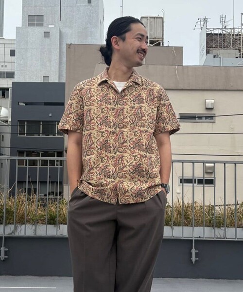 BROOKS BROTHERS(ブルックスブラザーズ)の「コットン ブロックプリントパターン ペイズリー オープンカラーシャツ Regular Fit(シャツ/ブラウス・メンズ・ベージュ・MEDIUM/SMALL/LARGE)」の1枚目の写真