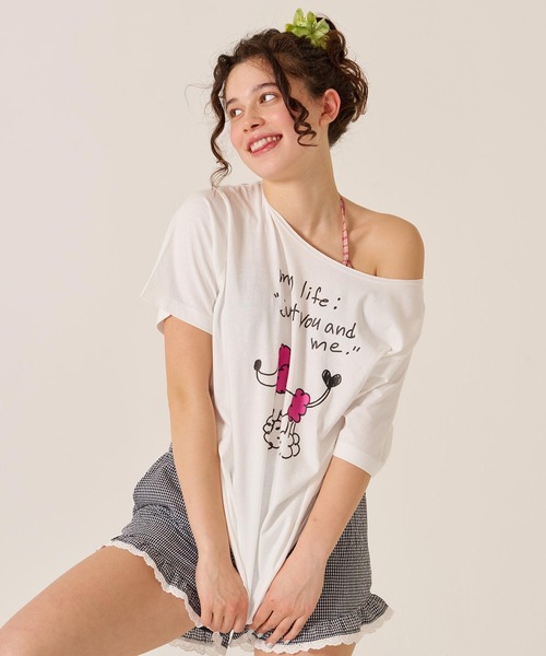 TINA：JOJUN（ティーナジョジュン）の「オリジナル プリント オフショル Tシャツ TINA：JOJUN（Tシャツ/カットソー・レディース・ピンク/ホワイト・M）」の6枚目の写真