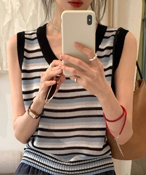 SallyLunn（サリーラン）の「マルチボーダー ノースリーブニット（ニット/セーター・レディース・ブラック/レッド・FREE）」の5枚目の写真