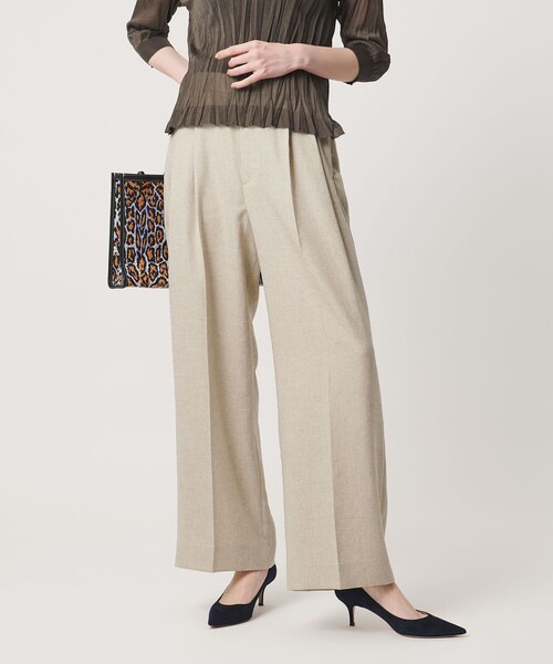 UNITED ARROWS(ユナイテッドアローズ)の「Spiree IAS 2タック ワイドパンツ ‐UVカット 接触冷感 ウォッシャブル‐(スラックス・レディース・ナチュラル/ネイビー・40/36/38/34)」の1枚目の写真