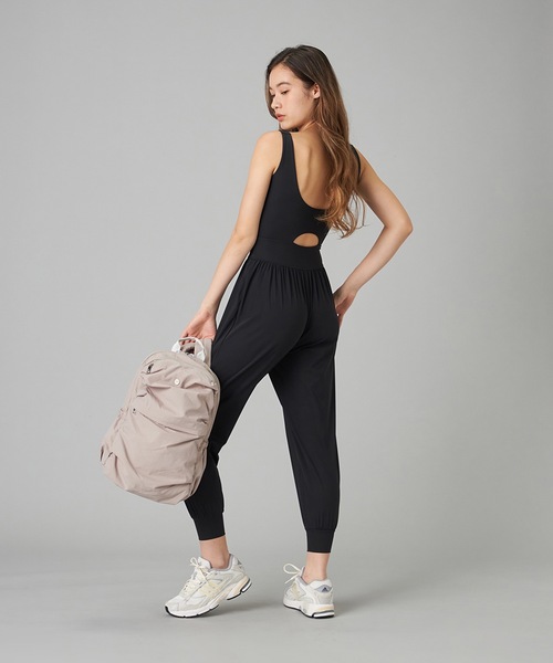 Chacott(チャコット)の「ZENオールインワン(つなぎ/オールインワン・レディース・ブラック/ダークパープル・M)」の3枚目の写真