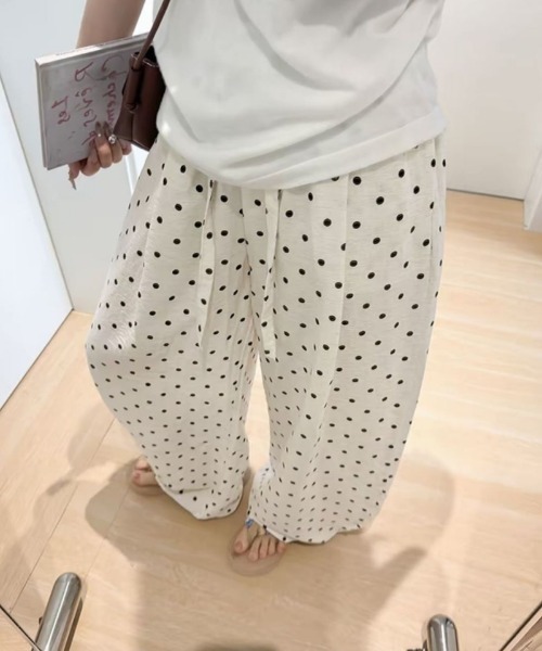 tood.(トード)の「【tood.】ドット柄 ワイドイージーパンツ(その他パンツ・レディース・ホワイト・L/M)」の5枚目の写真