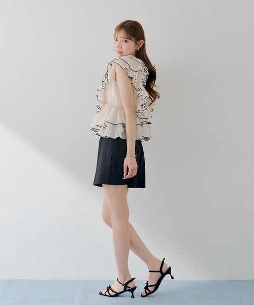 Chico(チコ)の「【SALON by Chico】ベルト付きタックショートパンツ(その他パンツ・レディース・ホワイト/ブラック・FREE)」の9枚目の写真