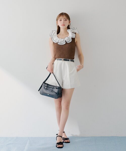 Chico(チコ)の「【SALON by Chico】ベルト付きタックショートパンツ(その他パンツ・レディース・ホワイト/ブラック・FREE)」の6枚目の写真