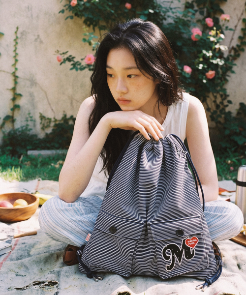 MASMARULEZ（マスマルールズ）の「[INT] Two pocket patch stripe gym sack_Navy stripe（バックパック/リュック・レディース・その他・FREE）」の2枚目の写真
