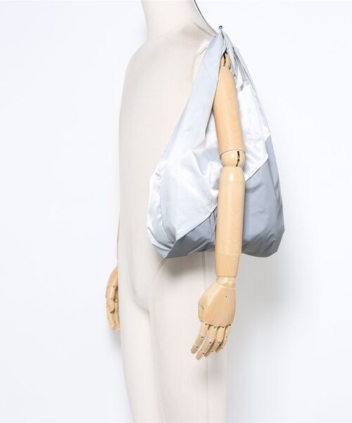 BRID(ブリッド)の「ブリッド リフレクト ショッピング baggu BRID REFLECT SHOPPING BAG M size(エコバッグ/サブバッグ・レディース・ライトグレー/ライトベージュ/オレンジ/ピンク/イエロー・FREE)」の10枚目の写真