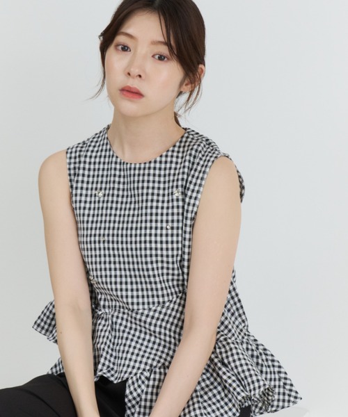 MISCH MASCH(ミッシュマッシュ)の「2026春夏新作 フラワーモチーフペプラムブラウス(シャツ/ブラウス・レディース・イエロー/ブラック×ホワイト・フリ-)」の1枚目の写真