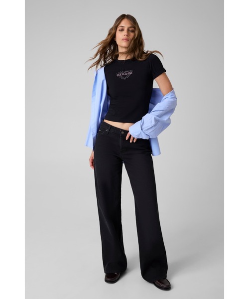 GUESS JEANS（ゲスジーンズ）の「GUESS JEANS Rhinestone Heart Tee Tシャツ 半袖（Tシャツ/カットソー・レディース・ホワイト/ブラック・X-SMALL/SMALL/MEDIUM/LARGE）」の4枚目の写真