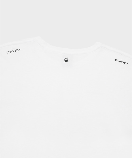 GRUNDEN(グルンデン)の「SMALL LOGO LONG SLEEVE T-SHIRT (WHITE)_G26BUJTS06(Tシャツ/カットソー・レディース・その他・1/2/3)」の4枚目の写真